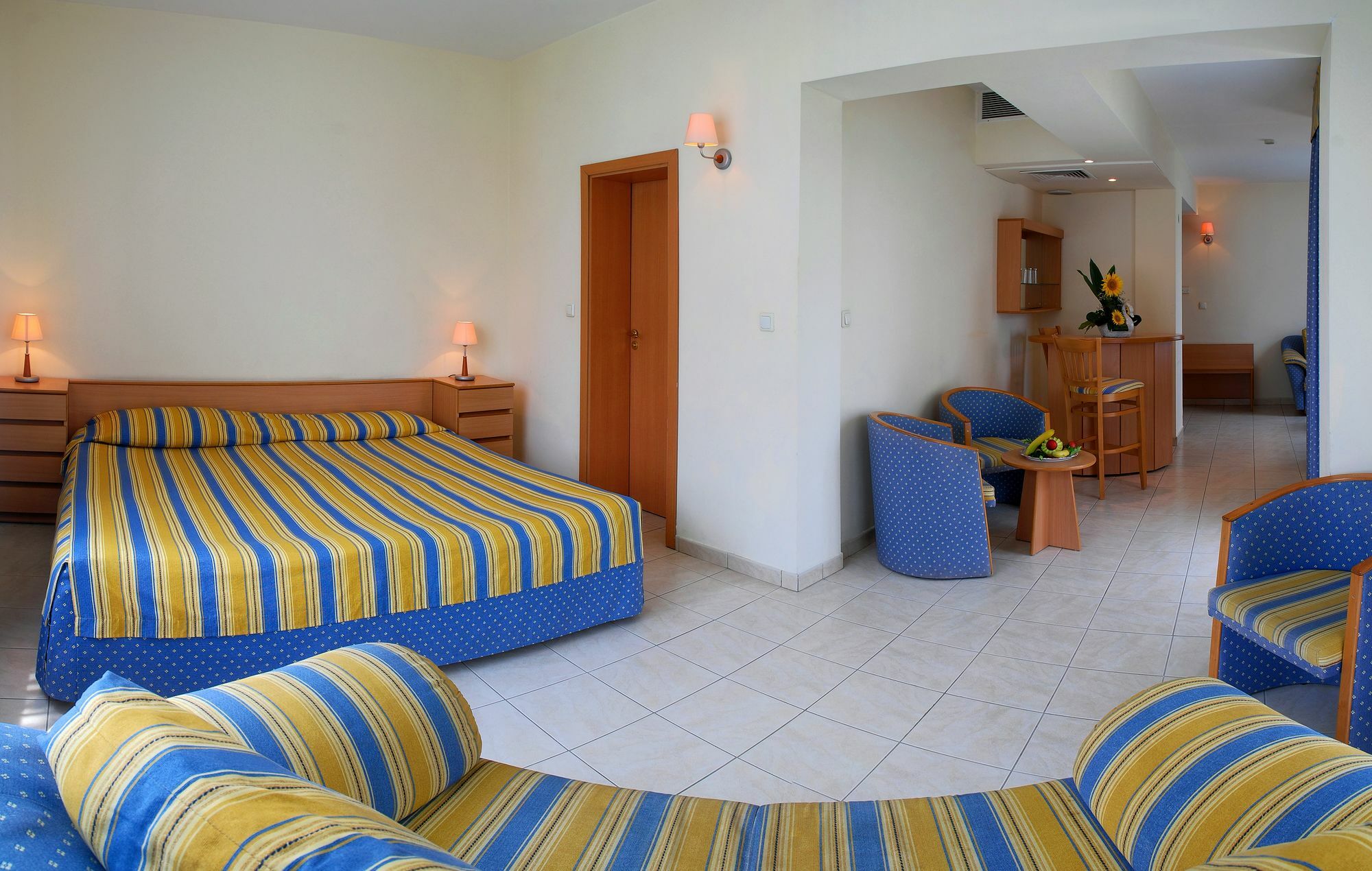 Hotel Lebed Varna Exterior photo